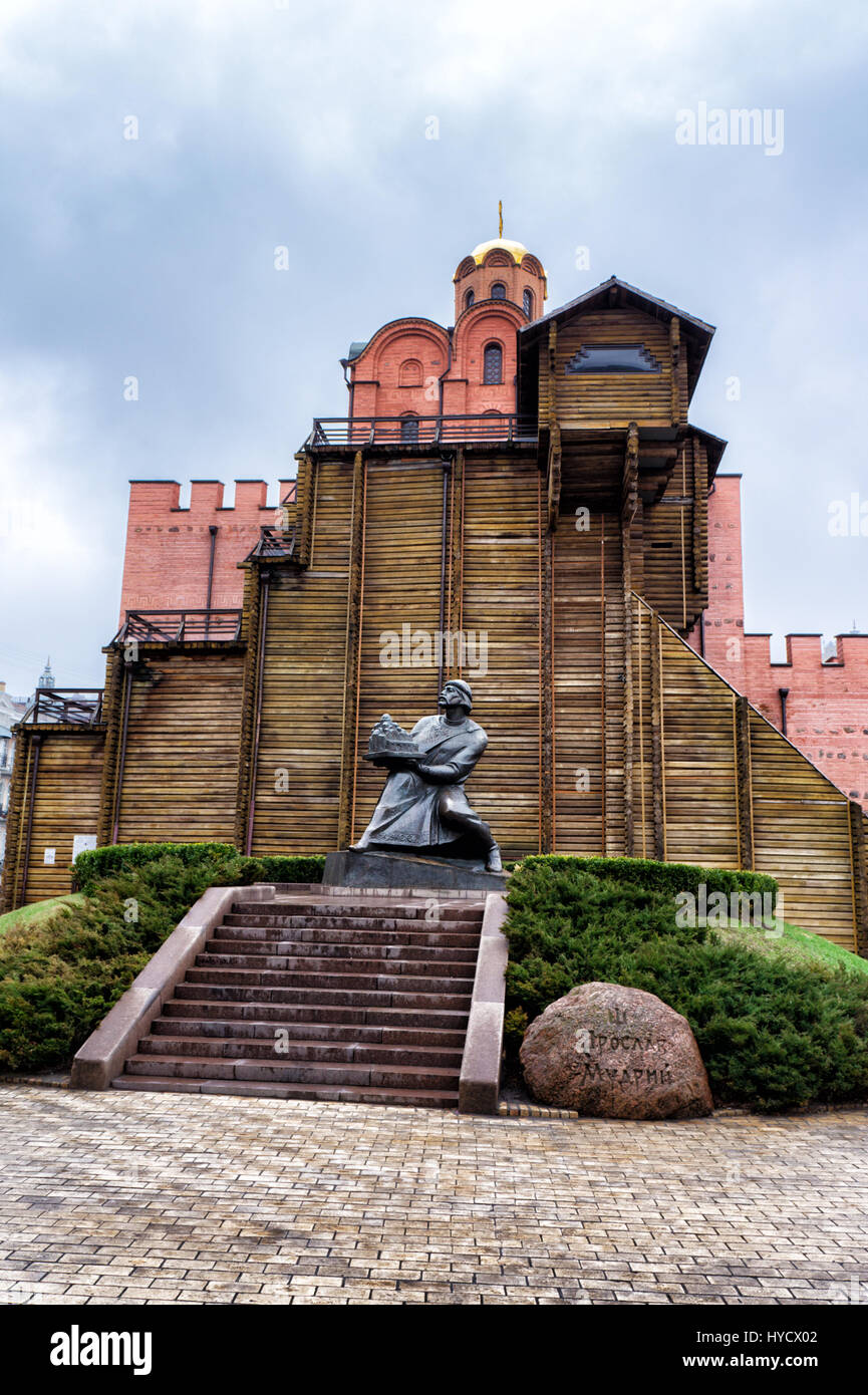 Denkmal für Jaroslaw der Weise an der goldene Tor in Kiew Stockfoto