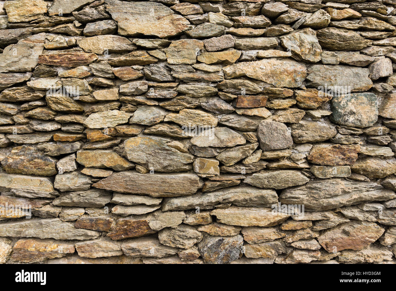 Trockenes Mauerwerk Felswand der Natursteine Stockfoto