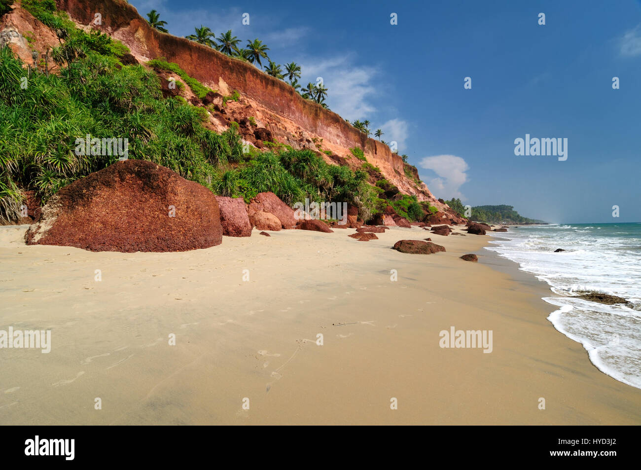 Exotische Klippe Strand in Varkala. Kerala. Indien Stockfoto
