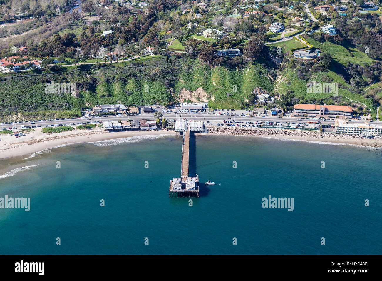Antenne des Malibu Pier State Park und Pacific Coast Highway in der Nähe von Los Angeles Kalifornien. Stockfoto