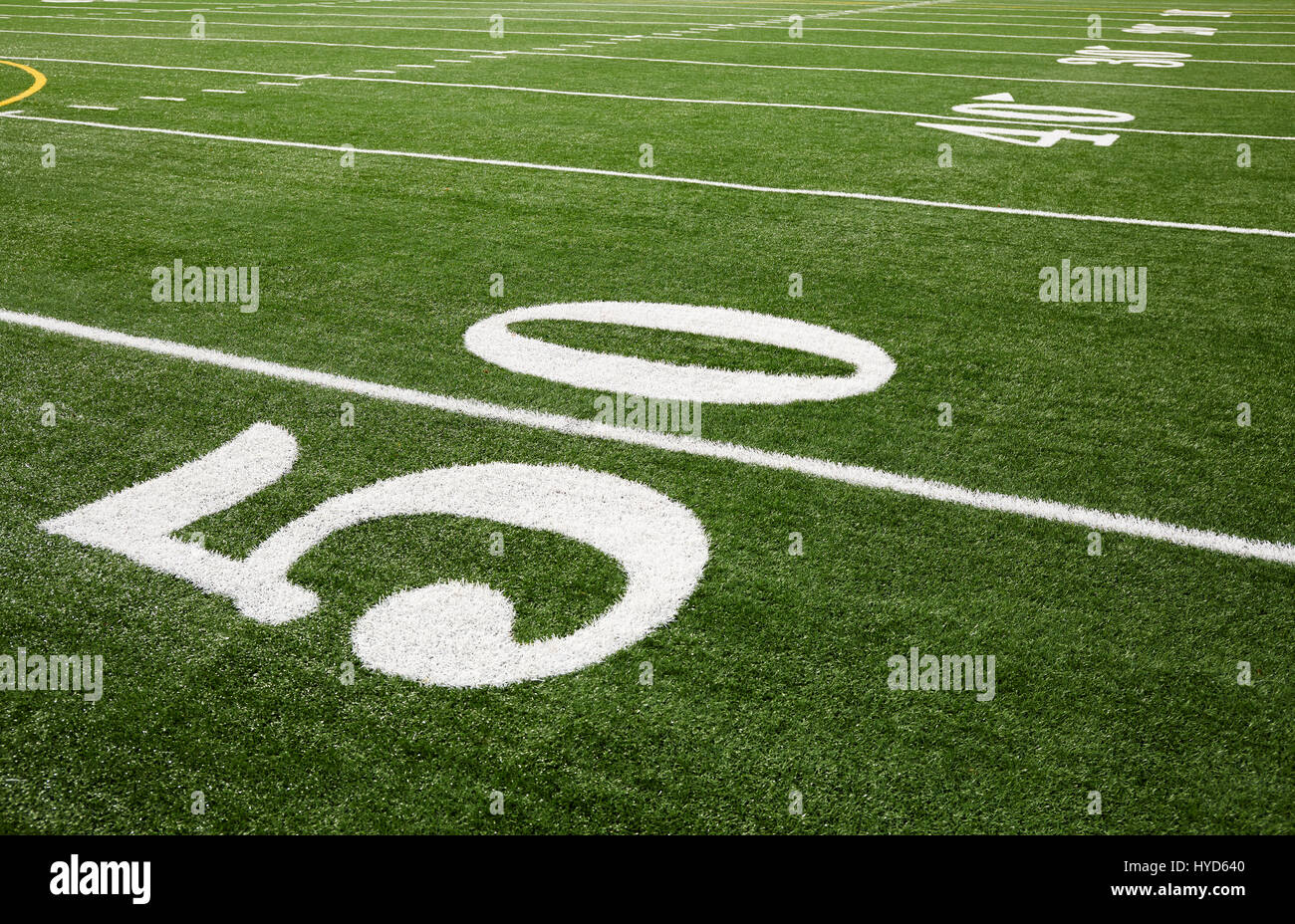 Fußball Feld Kennzeichnung der 50-Yard-Linie Stockfoto