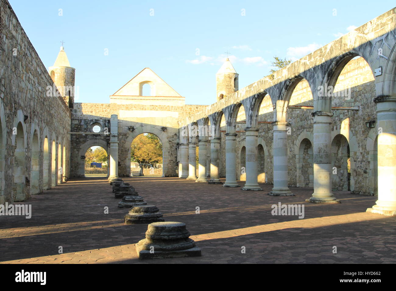 Innenraum Abendlicht Bild des Ex-Kloster von Santiago Apóstol, Oaxaca, Mexiko. Stockfoto