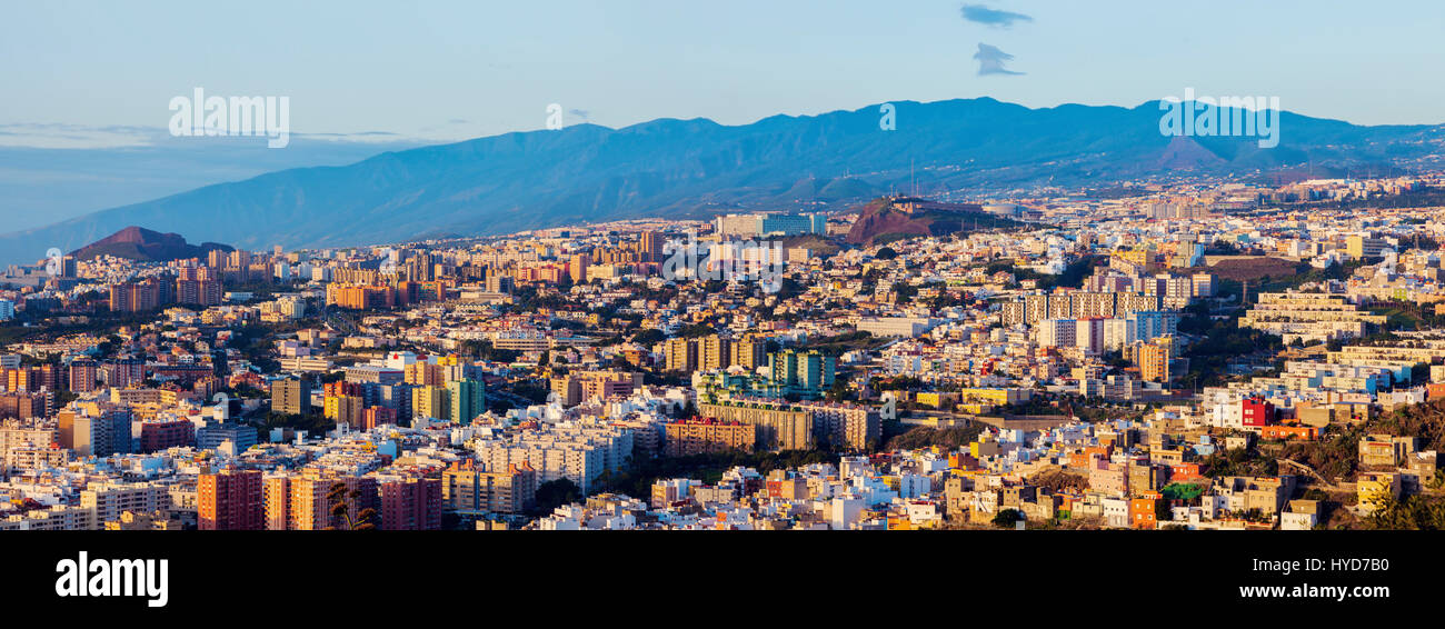 Panorama von Santa Cruz De Tenerife bei Sonnenaufgang. Santa Cruz De Tenerife, Teneriffa, Spanien. Stockfoto