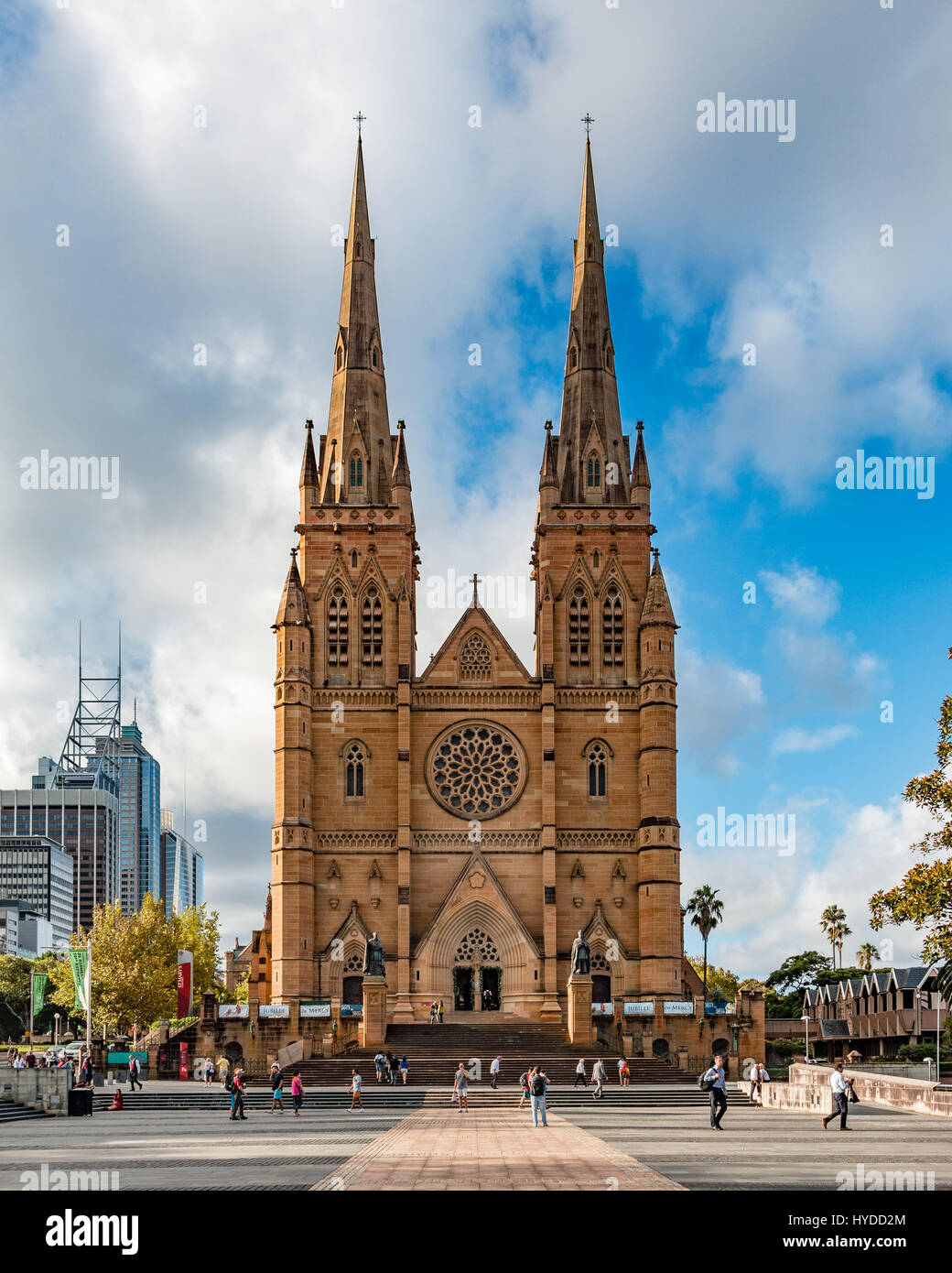 St. Mary's Cathedral in Sydney auf einer leicht bewölkt Tag Stockfoto