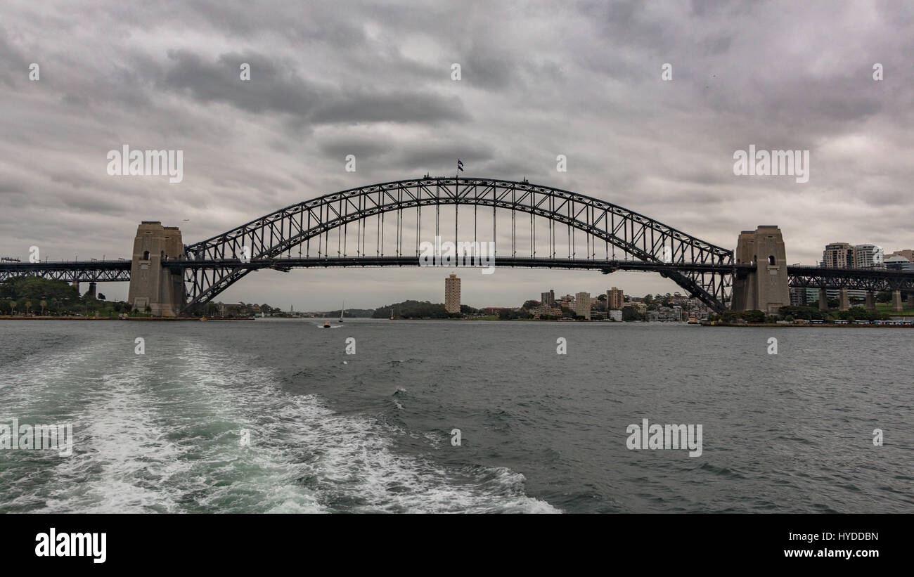Die Sydney Harbour Bridge an einem bewölkten Tag Stockfoto
