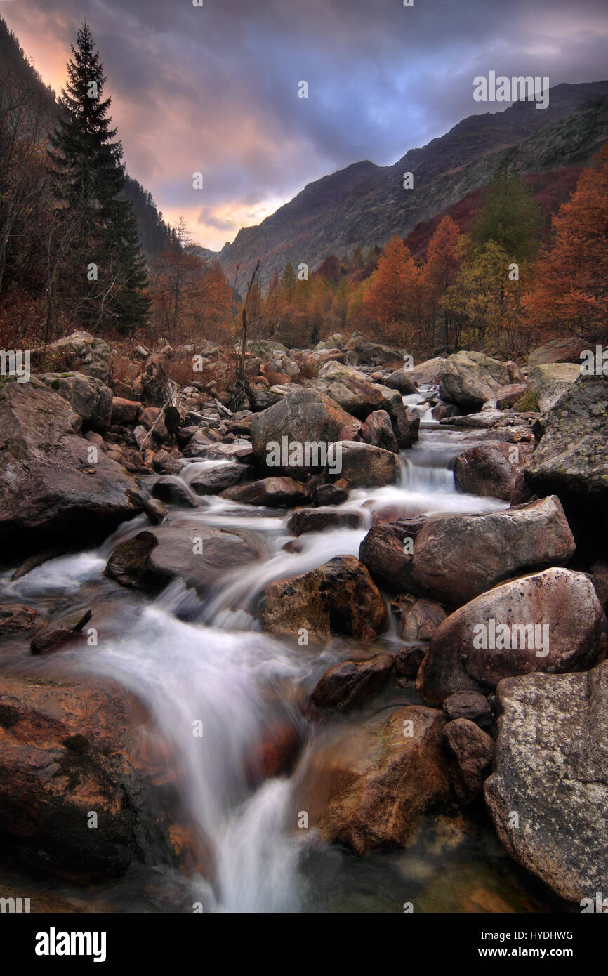 Valle Gesso ist nur einer aus dem Labyrinth der kurze, steile und schmale Täler des Nationalparks Alpi Marittime im südlichen Piemont, Italien. Ich nahm Stockfoto