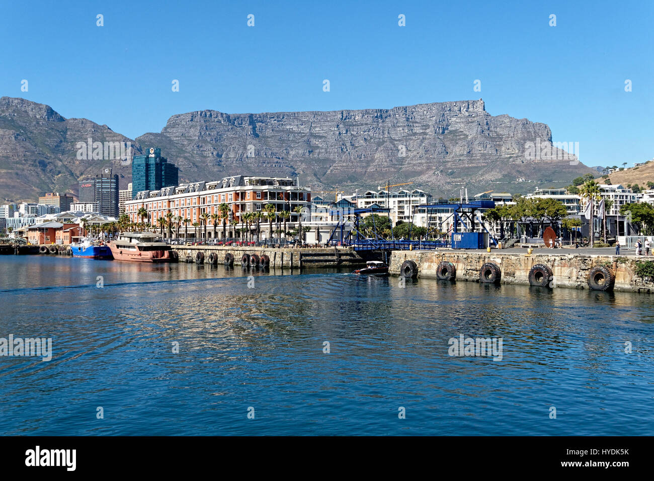 Waterfront mit Tafelberg, Kapstadt, Westkap, Südafrika Stockfoto