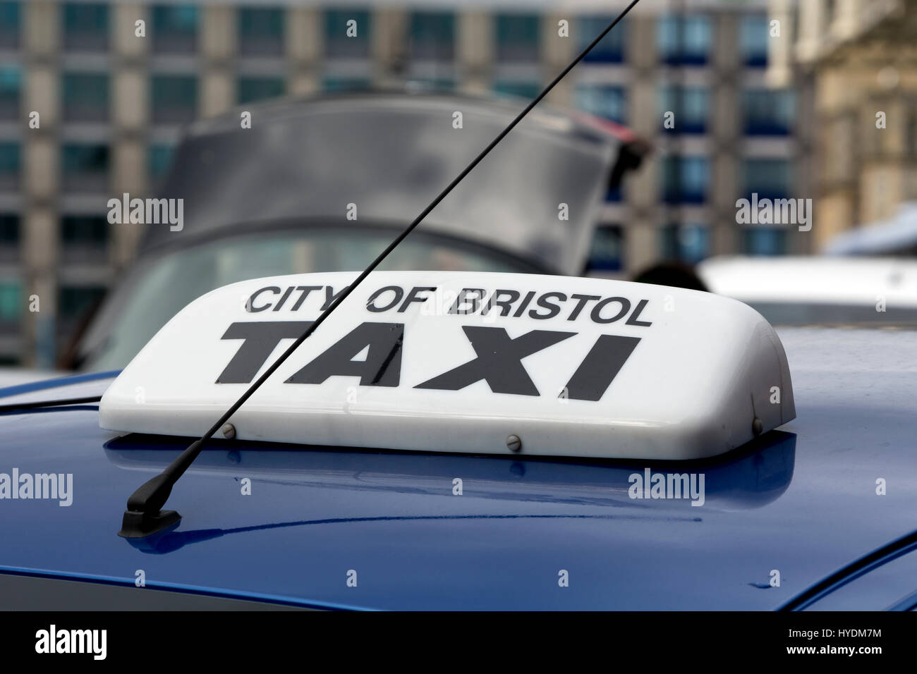 Melden Sie sich auf dem Dach eines Taxis Stadt Bristol, Bristol, UK Stockfoto