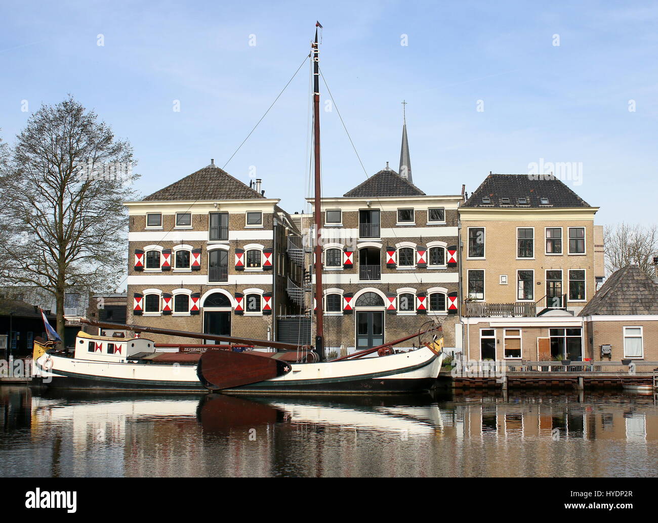 Ende 19. & Anfang des 20. Jahrhunderts historische Segelschiffe im Museumshafen (Museumhaven) im Zentrum von Gouda, Niederlande Stockfoto