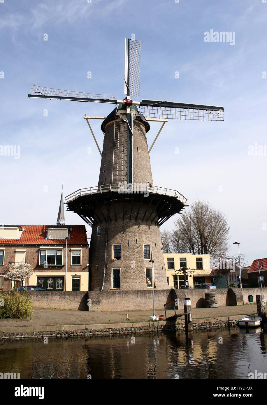 18. Jahrhundert Grist Mill De Roode Leeuw (The Red Lion), Stadtzentrum von Gouda, Niederlande Stockfoto