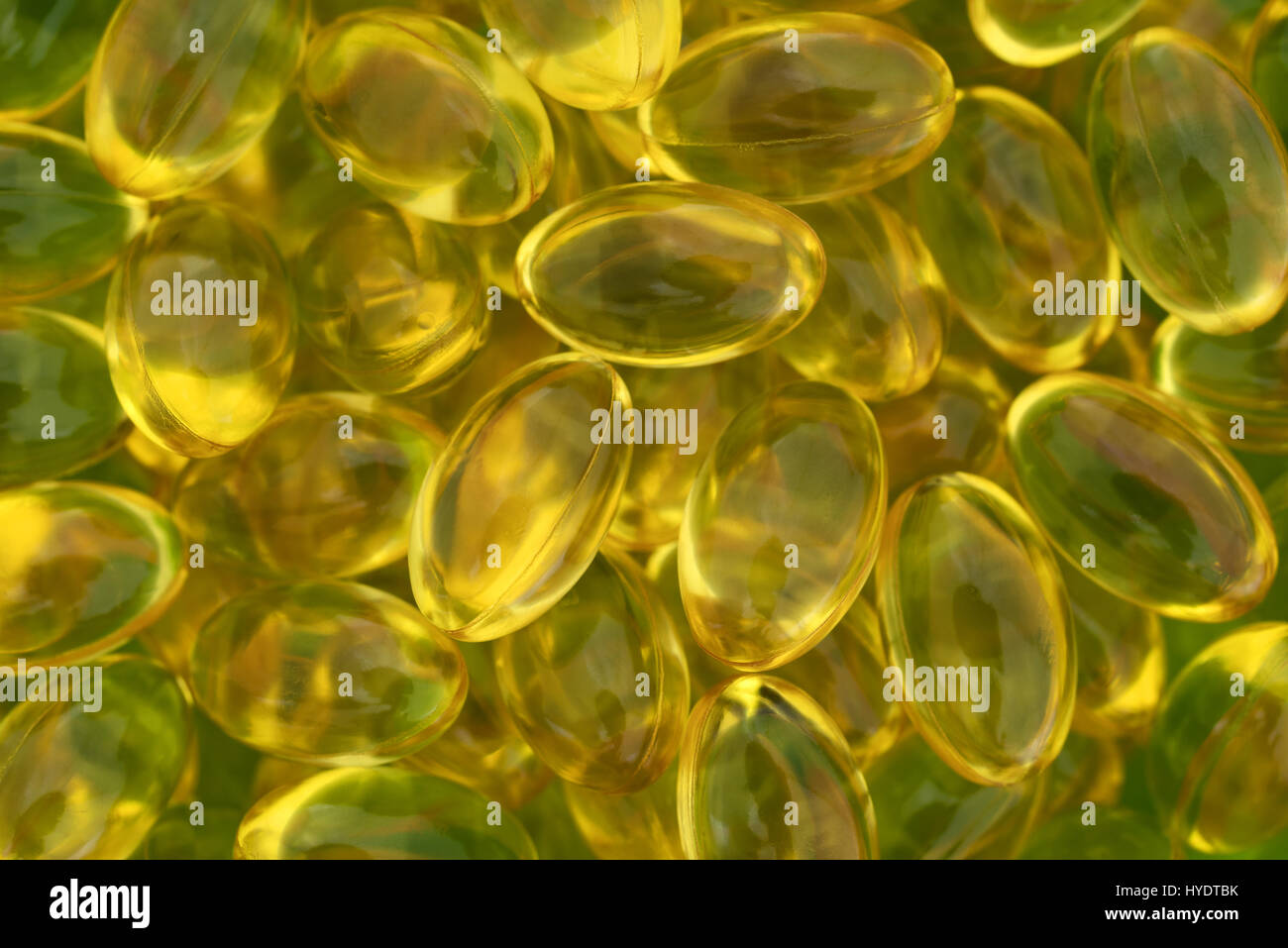 Eine Nahaufnahme von Vitamin-A-Gel-Kapseln. Stockfoto