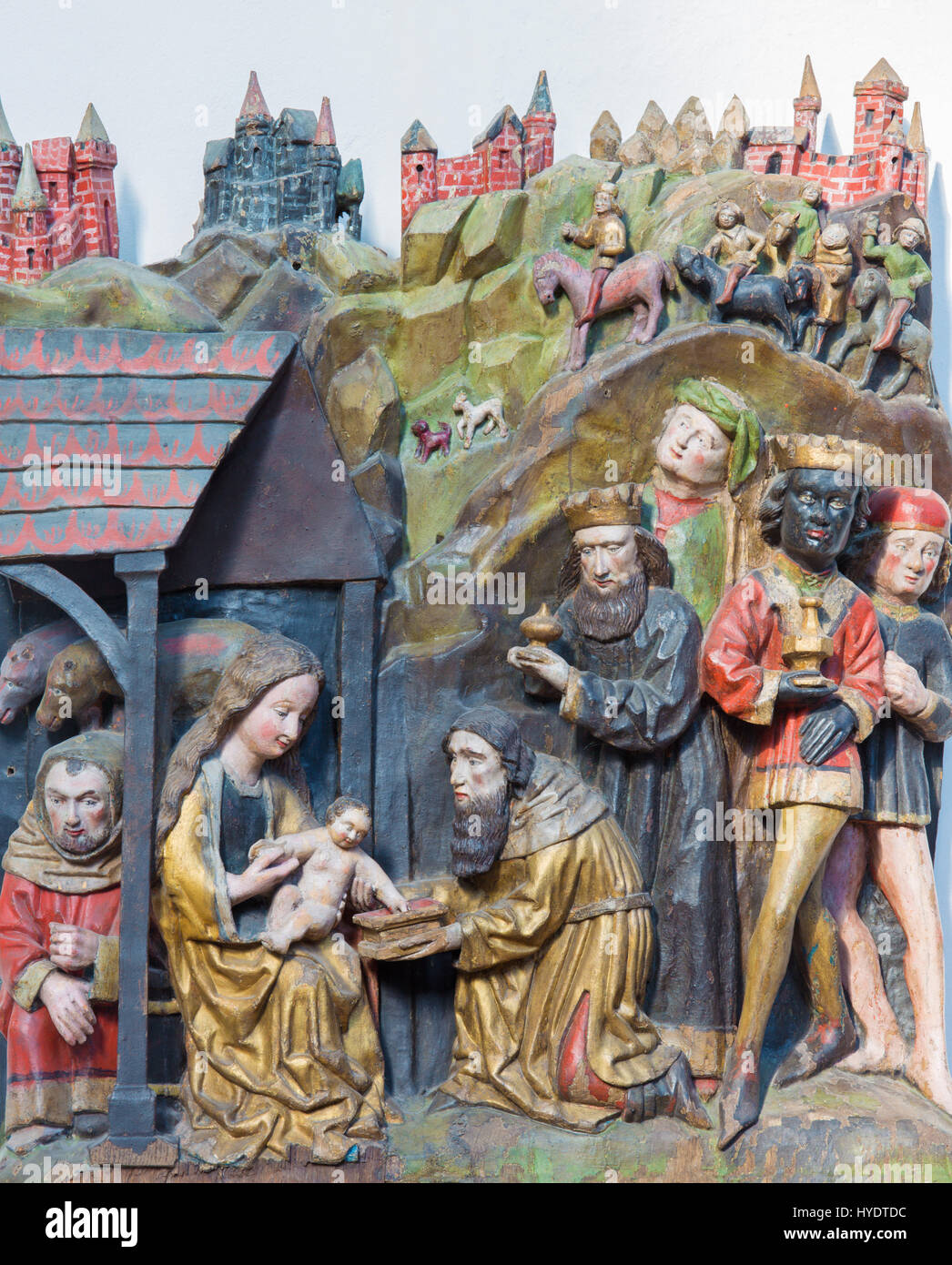 BERLIN, Deutschland, Februar - 16, 2017: Das geschnitzte polychrome Relief der drei Könige in der Kirche Marienkirche von unbekannten Künstler. Stockfoto