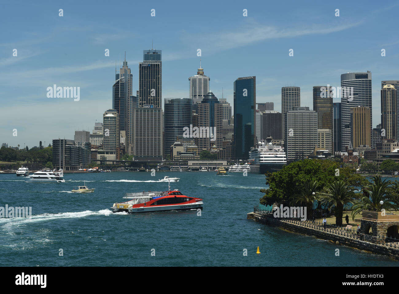 Sydney, Australien: Die Aussicht vom Milsons Point durch den Sydney Harbour, Circular Quay und dem central Business district Stockfoto