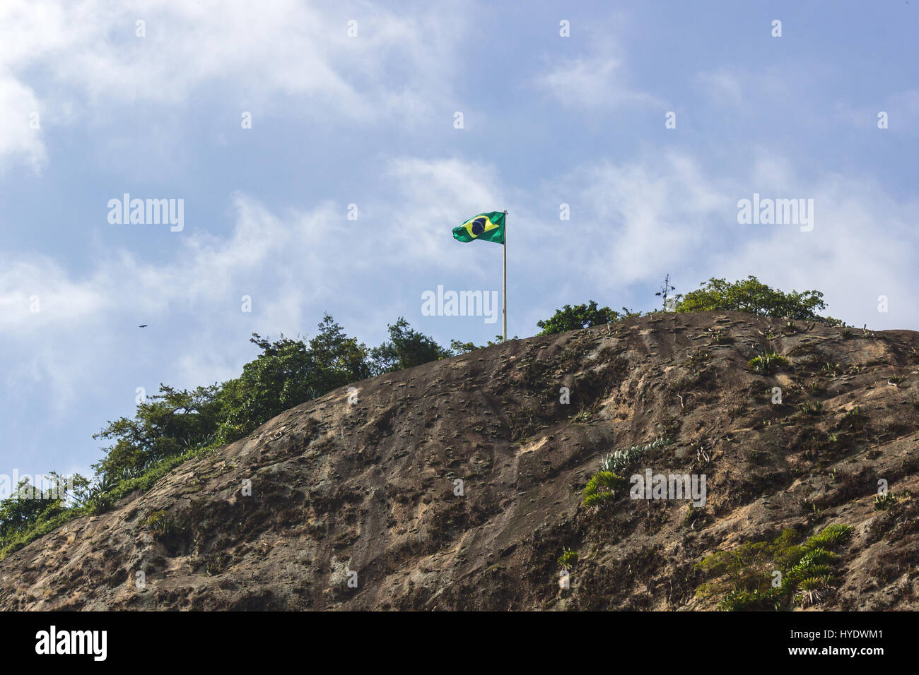 Brasilianische Flagge auf einem Felsen Stockfoto