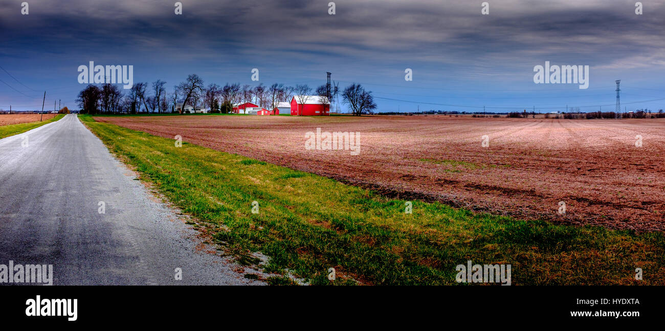 Midwest Bauernhof unter der Frühlingssonne Stockfoto