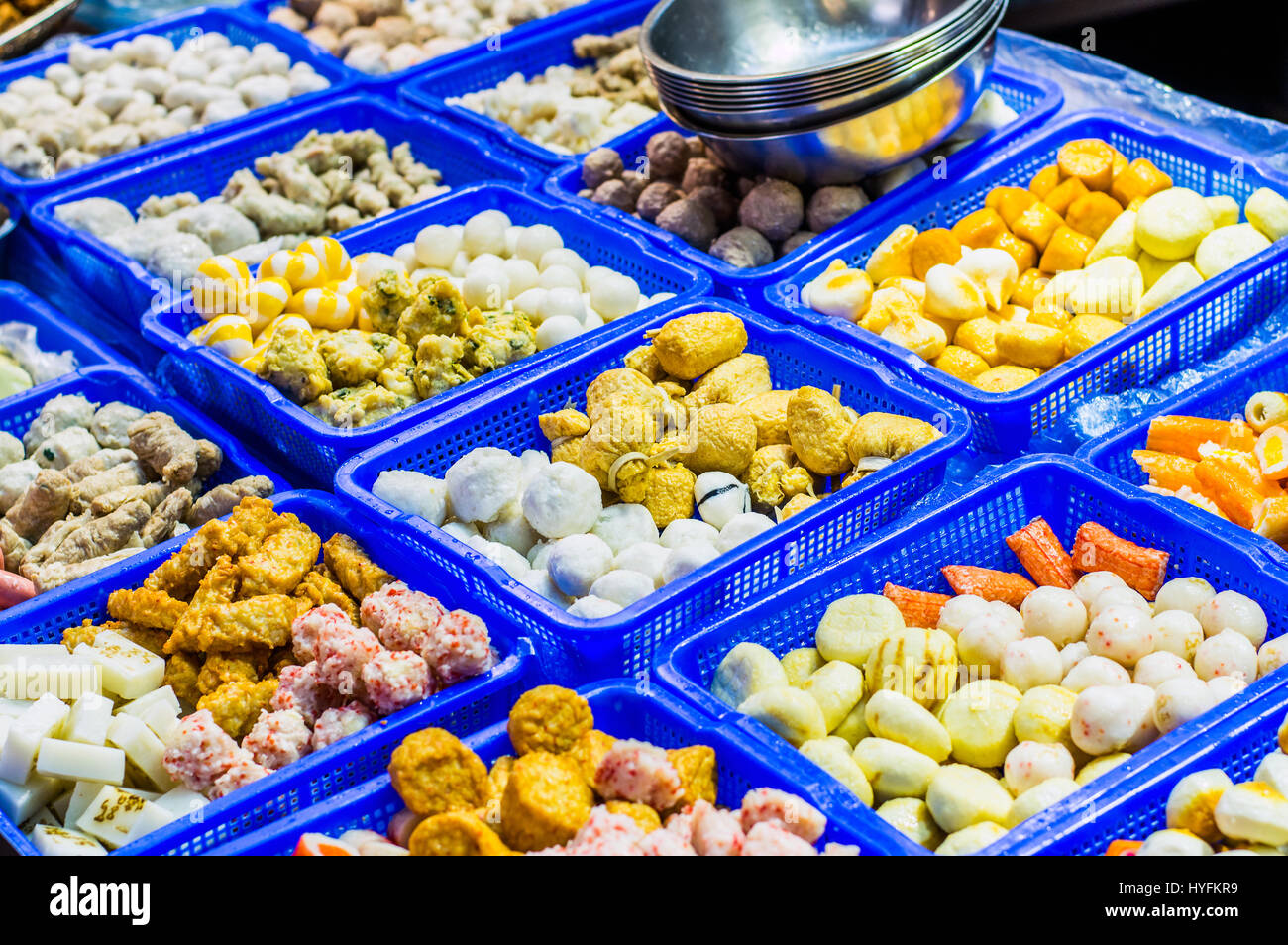 Herzhafte Garküche in überdachter Markt Spur zwischen Kangding Road und Kunming Street, Wanhua, Taipei, Taiwan Stockfoto