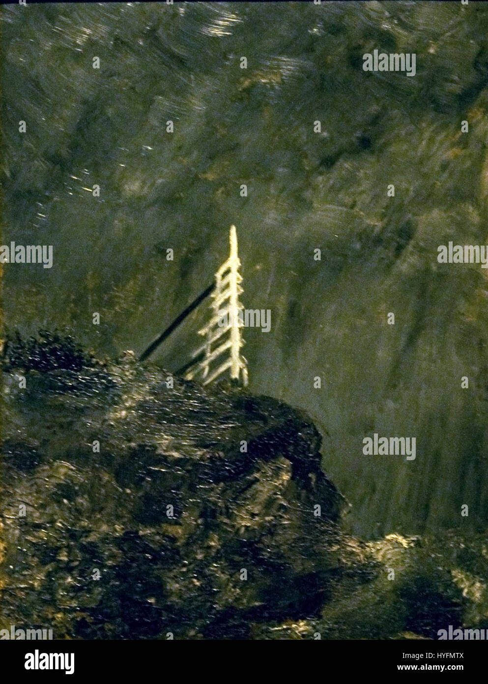 Die Weiße Stute II aus dem Jahr 1892 ist ein Gemälde von Franz von Stuck, das ein Pferd als zentrales Motiv zeigt. Das Werk veranschaulicht Stucks symbolistischen Stil und verbindet dramatische Farbkontraste und ein Gefühl für Geheimnis um das majestätische Tier. Stockfoto