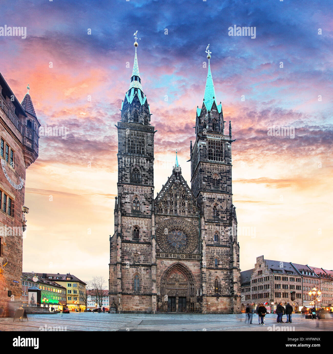 Nürnberg - St. Lorenz-Kirche bei Sonnenuntergang, Deutschland Stockfoto
