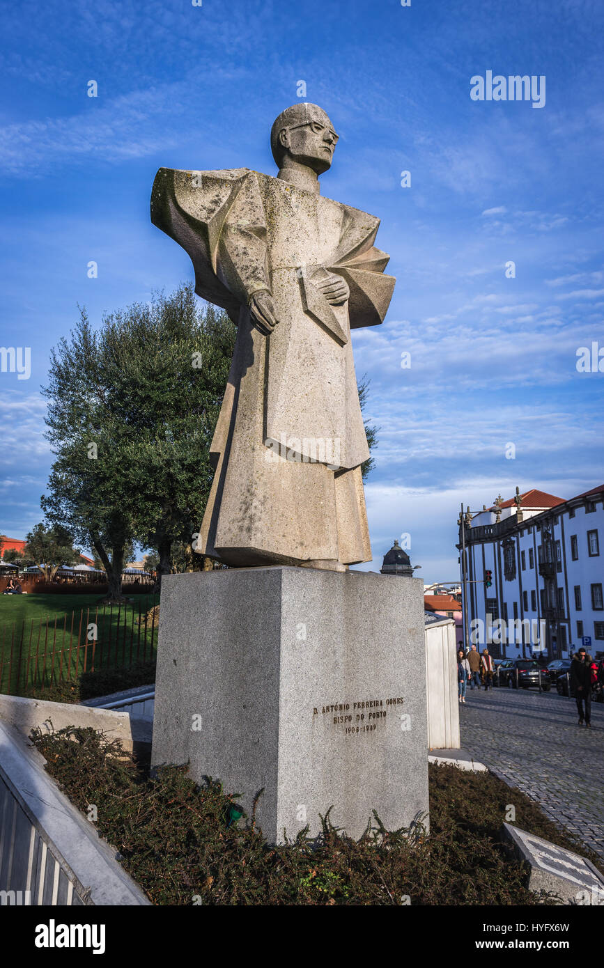 Statue des portugiesischen Bischof Antonio Ferreira Gomes in Vitoria Zivilgemeinde Porto Stadt auf der iberischen Halbinsel, zweitgrößte Stadt in Portugal Stockfoto