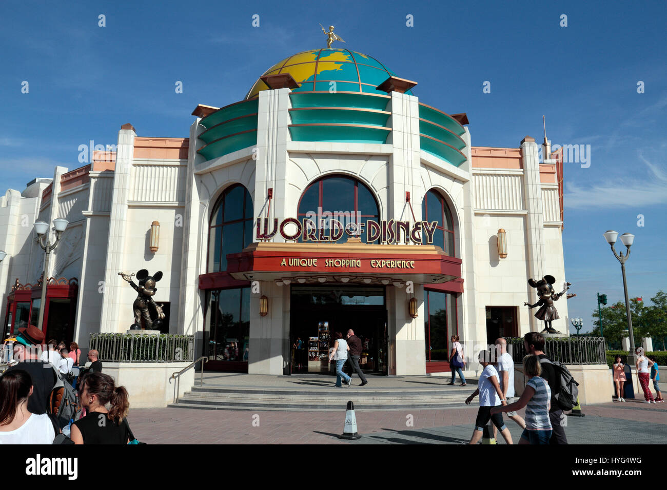 Eintritt in die Welt von Disney-Geschenk-Shop, Disney Village, Disneyland Paris, Marne-la-Vallée, in der Nähe von Paris, Frankreich. Stockfoto