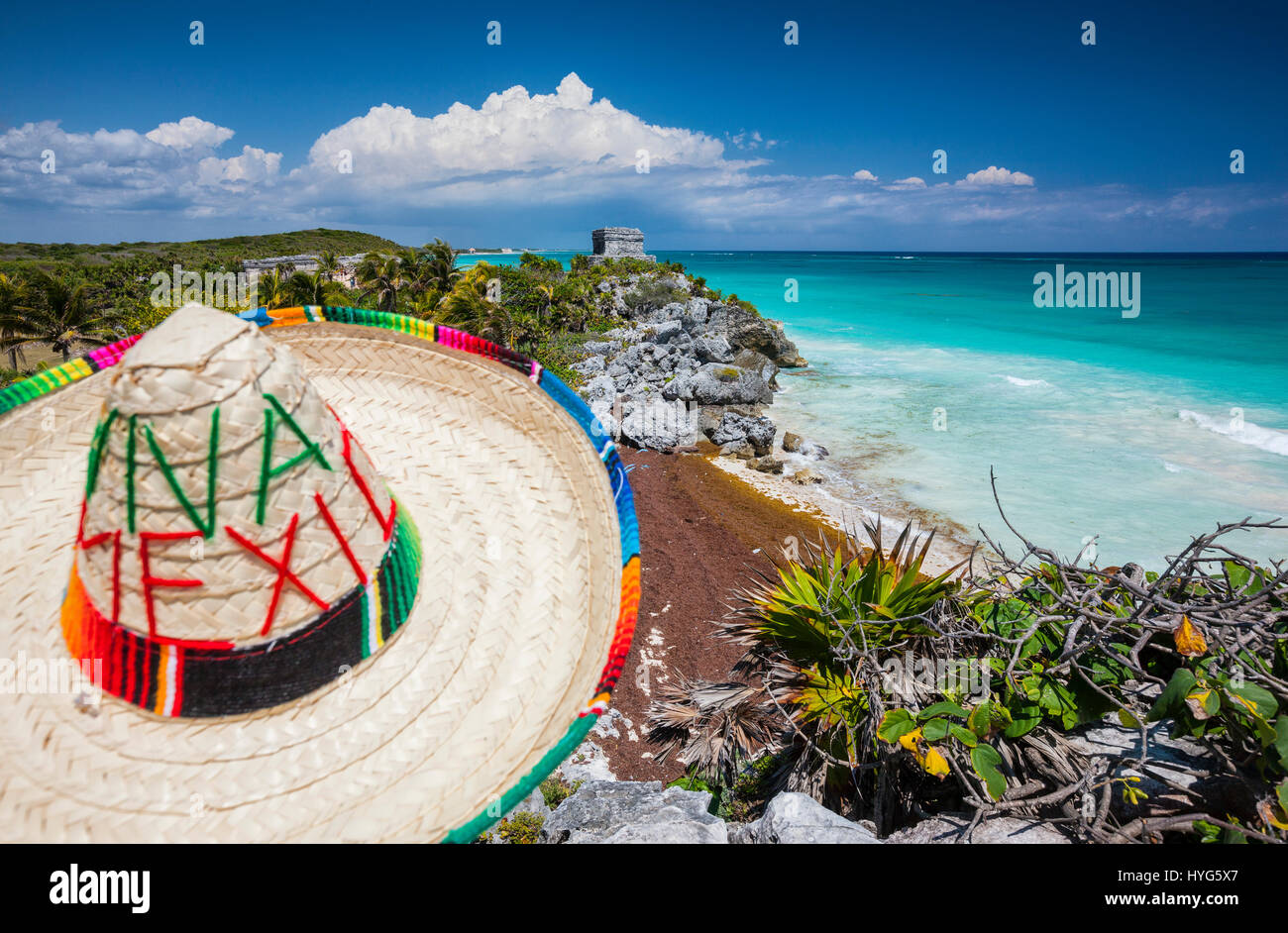 Sombrero und Maya-Tempel in Tulum, Mexiko Stockfoto