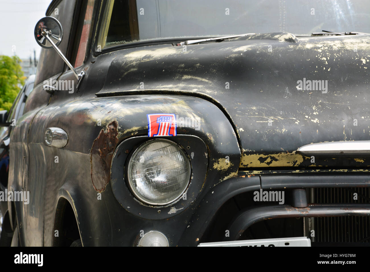 Die verwitterten front-End von einem 1957 eine halbe Tonne Chevy Kastenwagen im Stadtteil Dallas Deep Ellum. Stockfoto