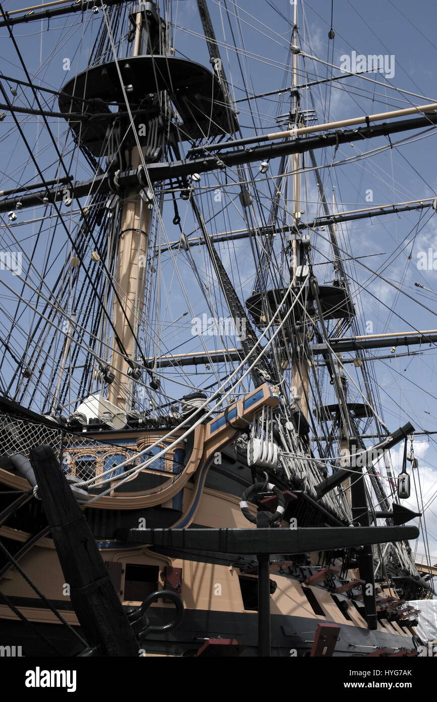 AJAXNETPHOTO. 15. JUNI 2009. PORTSMOUTH, ENGLAND. -MAST, HÖFE UND RIGGING - VON NELSONS FLAGGSCHIFF H.M.S.VICTORY ON DISPLAY IN PORTSMOUTH HISTORIC DOCKYARD. FOTO: JONATHAN EASTLAND/AJAX REF: DP2 91506 10033 Stockfoto