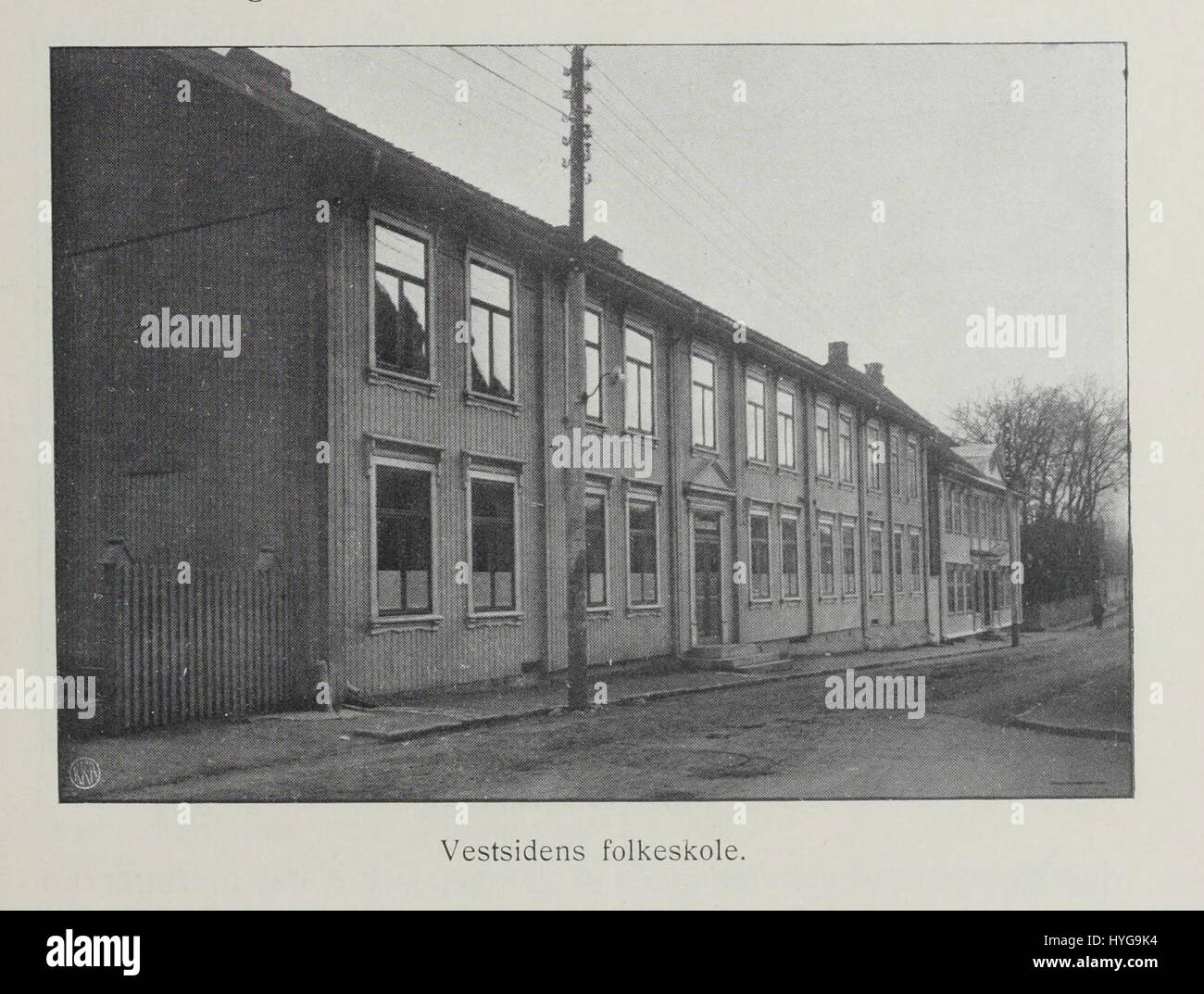 „No nb digibok 2011061508101 0073 15“ ist ein digitalisiertes Bild aus einem norwegischen Kunstbuch, das eine detaillierte Illustration zeigt, die Norwegens künstlerisches Erbe widerspiegelt. Stockfoto