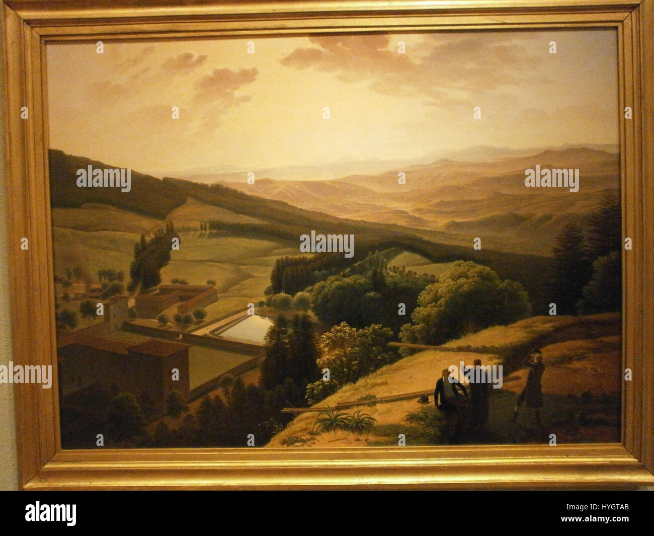 Dieses Landschaftsgemälde von Louis Gauffier zeigt das Kloster Vallombrosa und das Arno-Tal vom Paradisino aus. Das Werk fängt die ruhige Schönheit der Landschaft und die historische Bedeutung der Region ein. Stockfoto