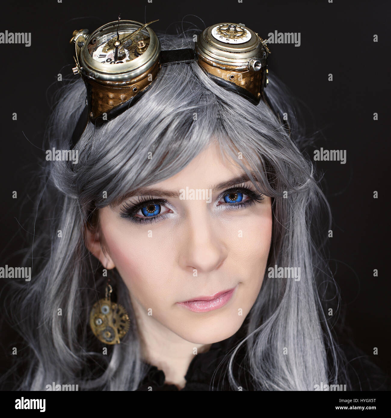 Schöne Frau Porträt mit Steampunk Brille Stockfoto
