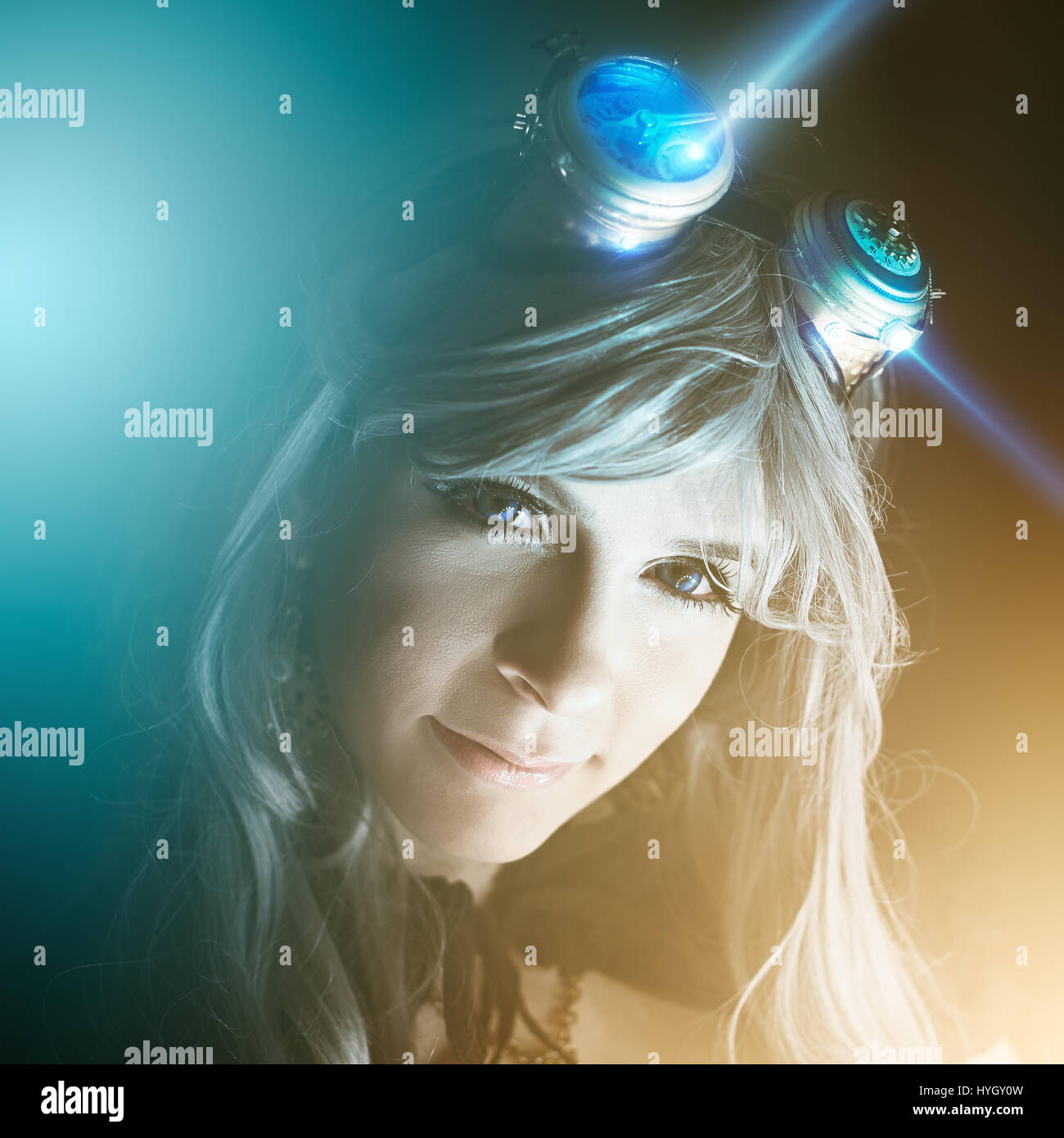 Dunkle Cyberpunk-Porträt einer schönen Frau Stockfoto