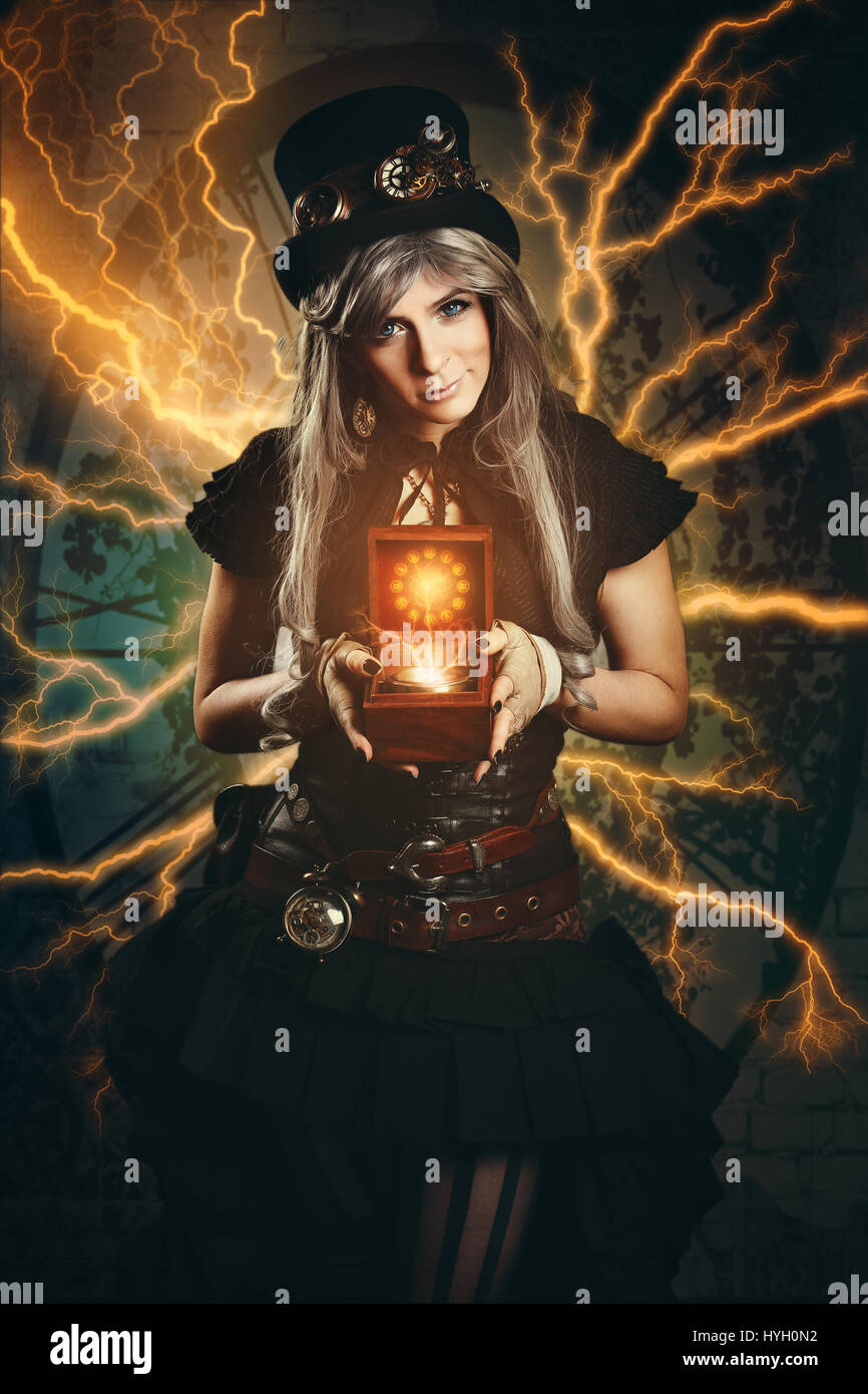 Steampunk Zeitreisender mit alten Kompass Stockfoto