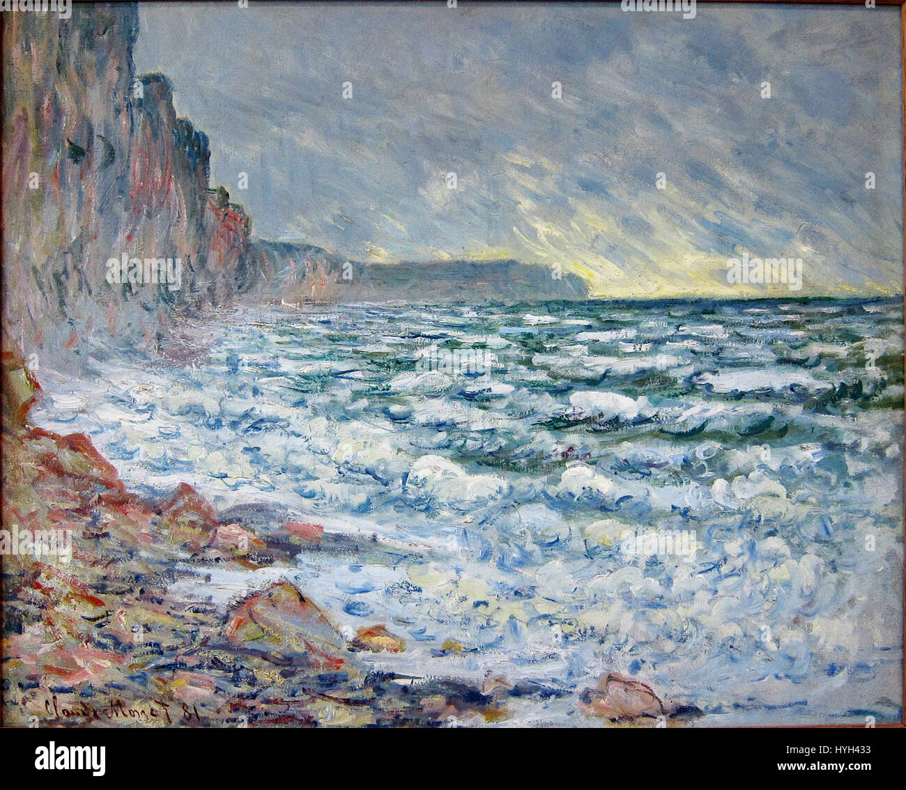 Claude Monets Gemälde von Le Havre, das die atmosphärischen Effekte von Licht und Farbe auf die Küstenlandschaft einfängt, veranschaulicht seinen impressionistischen Stil. Dieses Stück unterstreicht Monets Beherrschung der Meereslandschaft und seine charakteristische Pinseltechnik. Stockfoto
