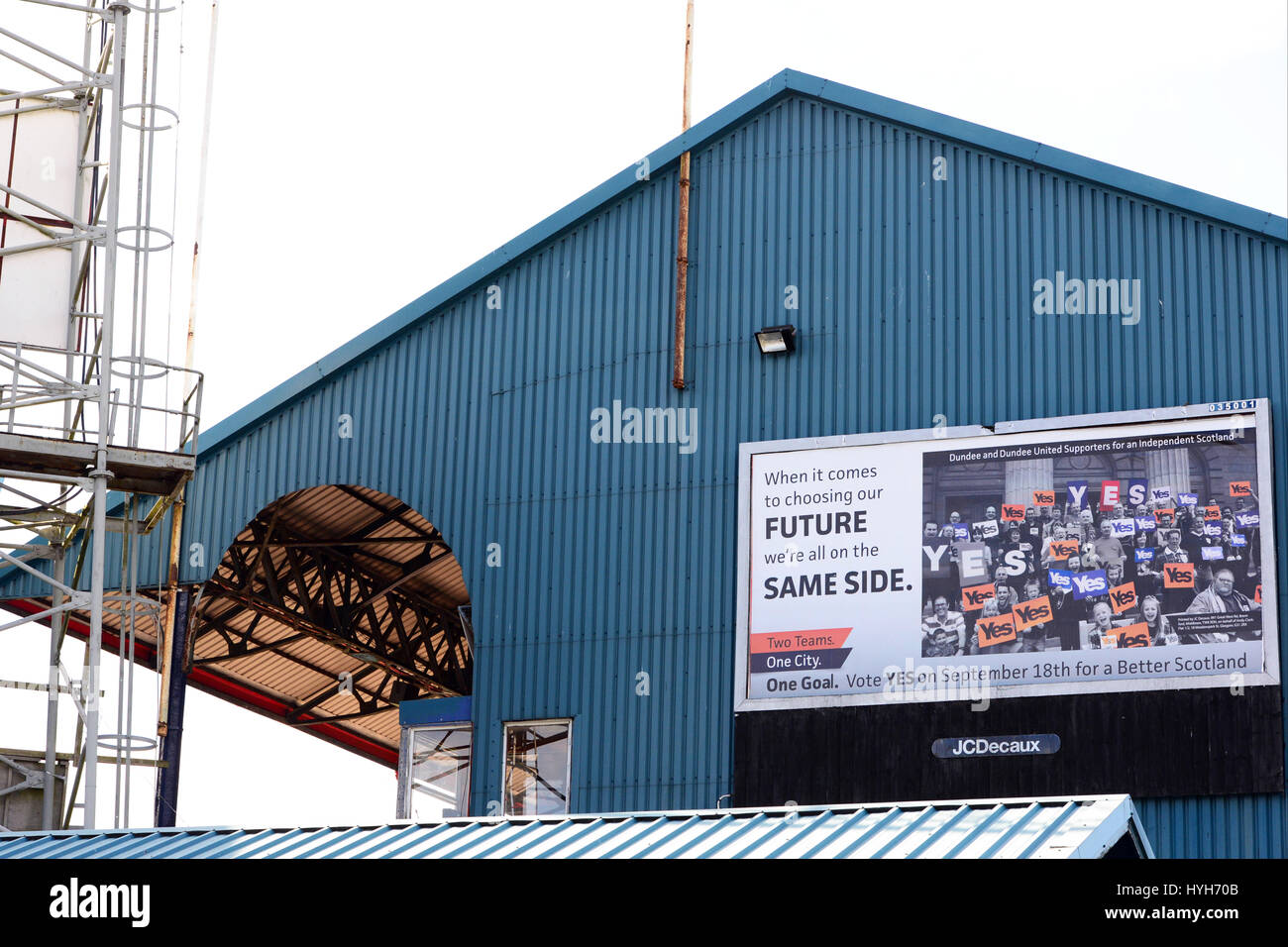 Eine Abstimmung ja Plakatwerbung von Fans bei Dundee Dens Park Boden bezahlt Stockfoto