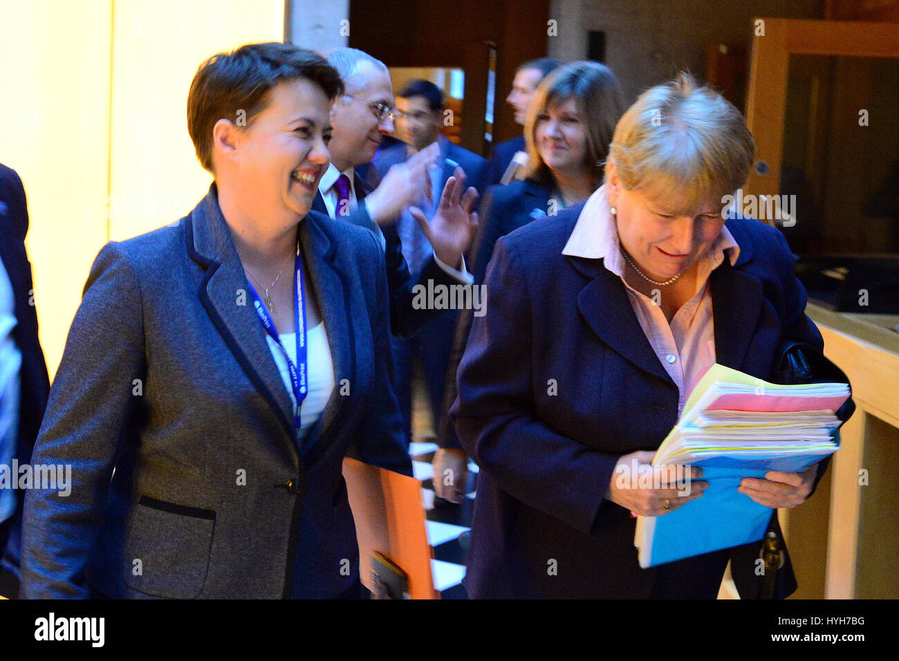 Schottische konservative Führer Ruth Davidson (L), die auch ihren Namen nach vorn als Kandidat für den ersten Minister setzen Stockfoto