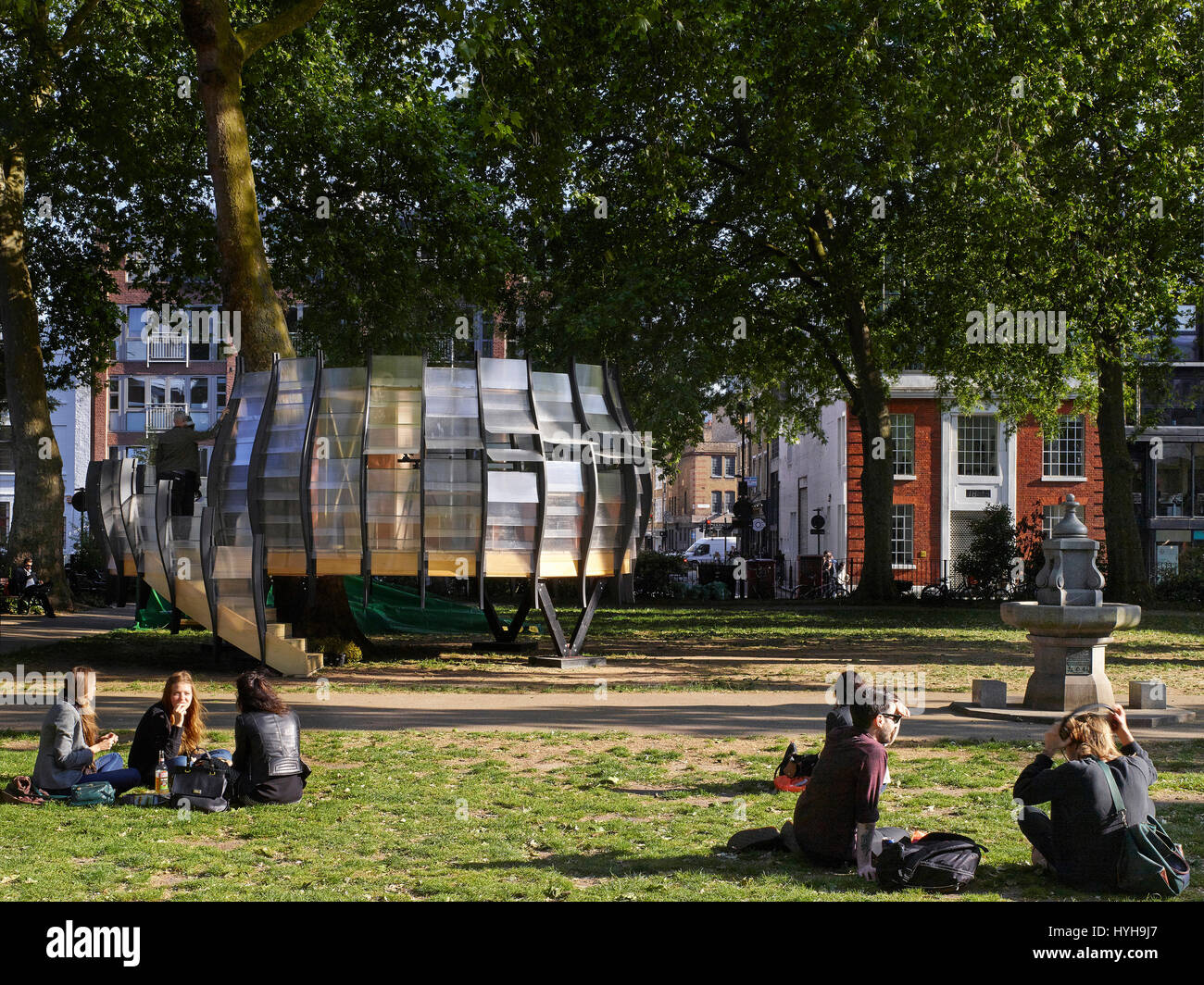 Pavillon und Park. TREExOFFICE, London, Vereinigtes Königreich. Architekt: Tate Harmer, 2015. Stockfoto