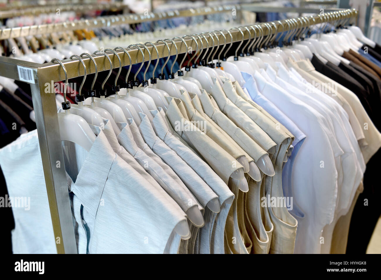 Niedrige Kleiderbügel Stockfotos und -bilder Kaufen - Alamy