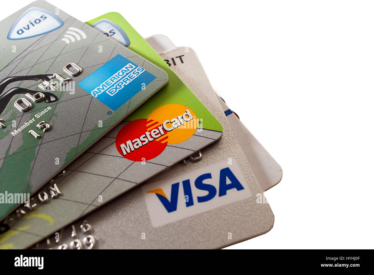 Schuss von drei gängigen Kreditkarten, weißen Hintergrund hautnah. Redaktion Stockfoto