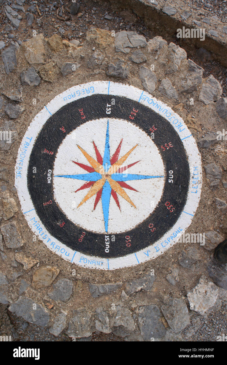 Frankreich, Aude (11), Montagne De La Clape, Chapelle Notre-Dame des Auzils rose des Vents / / Frankreich, Aude, Berg der Clape, Kapelle Notre-Dame des Auzil Stockfoto