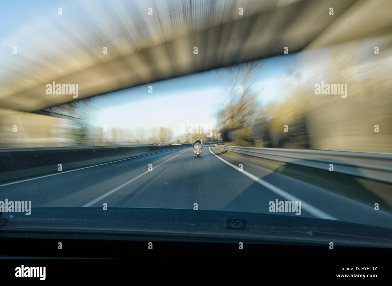 In Jagd auf einen Chopper auf der Autobahn Stockfoto