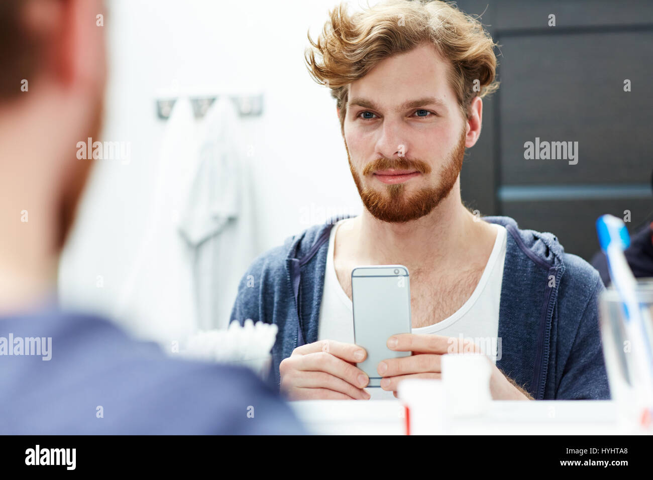 Mann mit smartphone Stockfoto