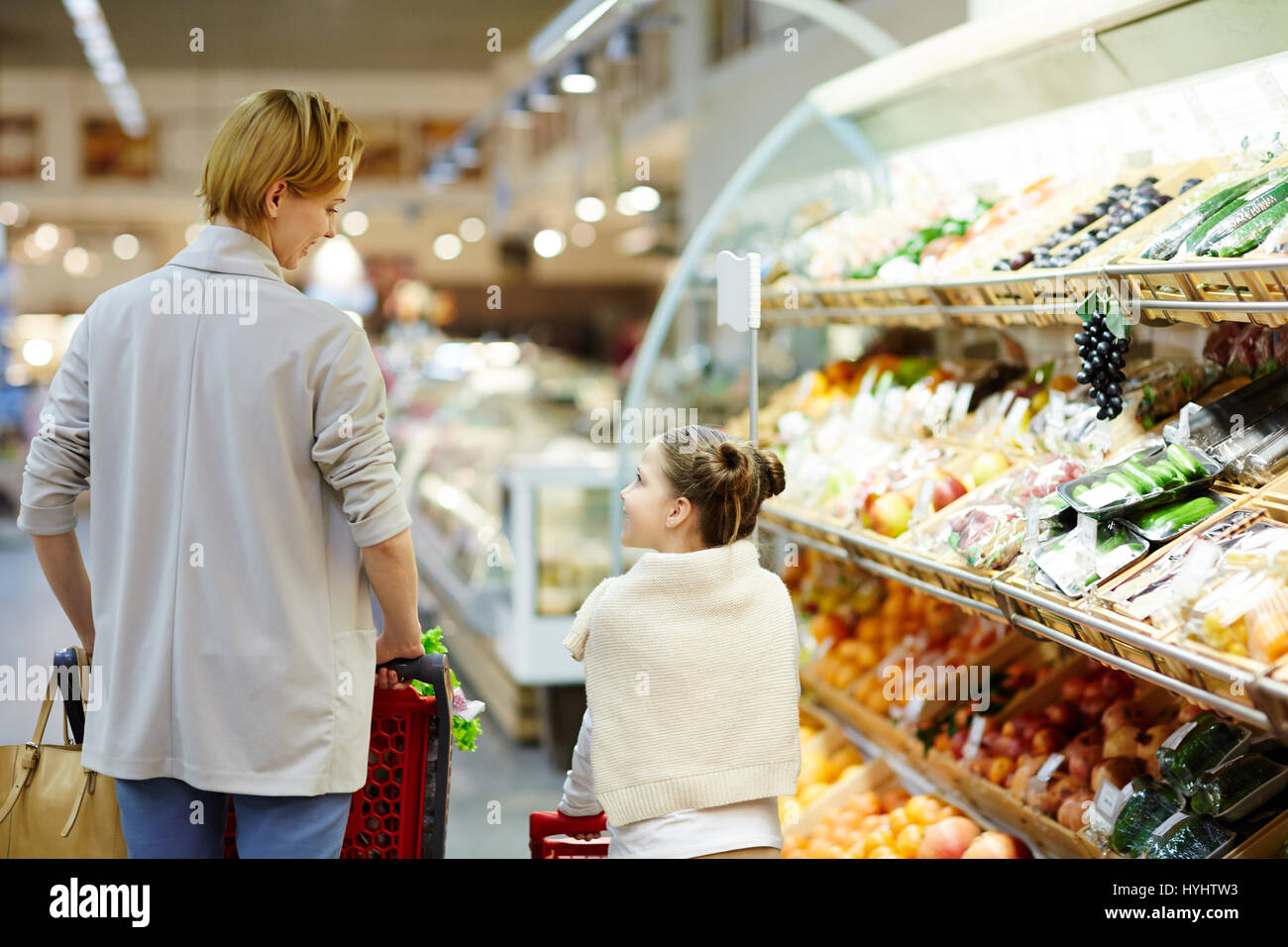 Wandern im Supermarkt Stockfoto