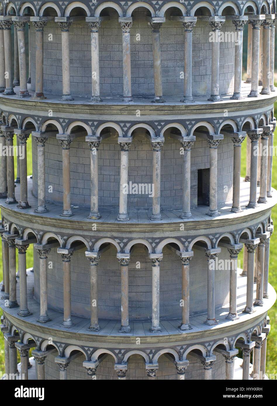 Miniatur der schiefe Turm von Pisa in den Vergnügungspark mit Miniatur Avenue in Krajno, Polen Stockfoto