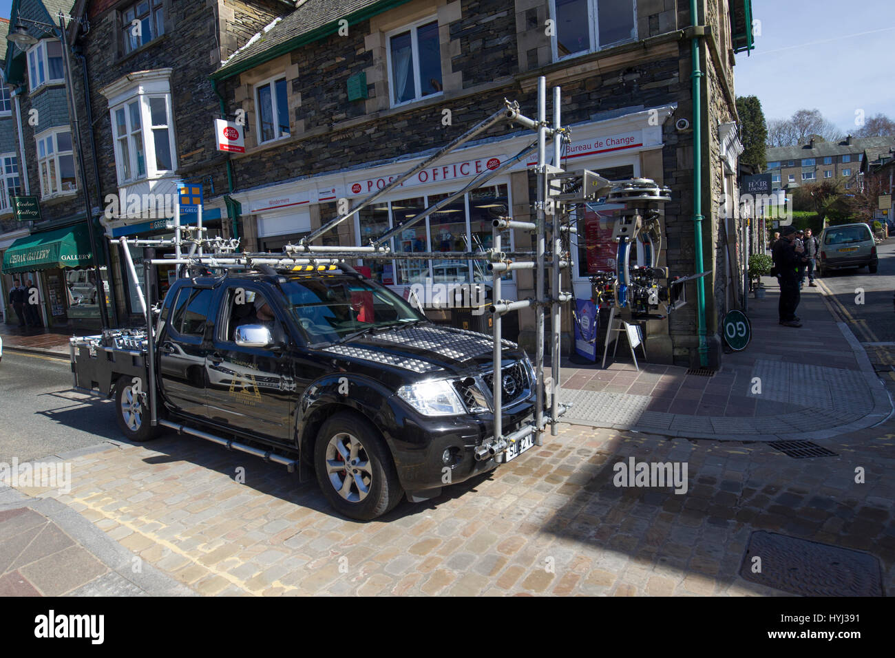 Cumbria, UK. 4. April 2017. Windermere Dorf Cumbria Peter Rabbit Lage Dreharbeiten – der Star des Films – Peter Rabbit – ist von James Corden geäußert. Die Dreharbeiten in Windermere Hintergrund Schüsse für CGI ...von Herr Mcgregor Landover Funktion Anpassung der Beatrix Potter klassische Geschichte eines rebellischen Hasen versuchen, in ein Landwirt Gemüsegarten zu schleichen. Produziert von Animal Logic Entertainment (Produzent) tierischen Logik (Animation & VFX), Columbia Pictures, Olive Brücke Entertainment, Sony Pictures Animation, Sony Pictures Entertainment (SPE). Bildnachweis: Gordon Shoosmith/Alamy Live-Nachrichten Stockfoto