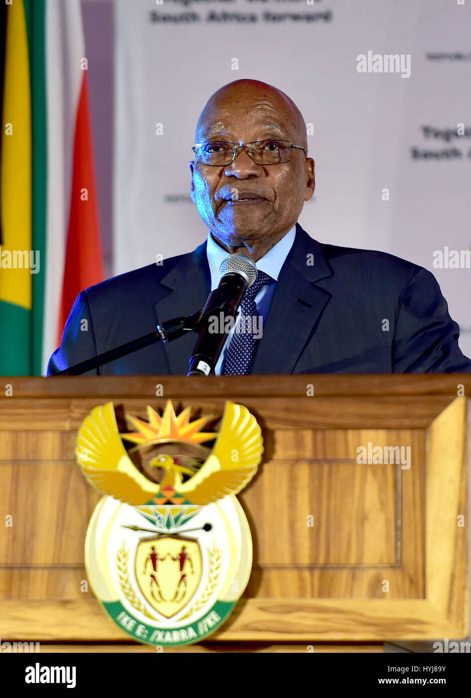 Pretoria, Gauteng Provinz? South? Afrika. 4. April 2017. Südafrikas Präsident Jacob Zuma spricht bei der Vorstellung des Trans-Afrika? Lok-Projekt in Koedoespoort, Provinz Gauteng? South? Afrika, am 4. April 2017. Die? South? Afrikanische Regierung engagiert sich weiterhin für eine gemessene Haushaltskonsolidierung, die den Anstieg der öffentlichen Verschuldung stabilisiert, sagte Präsident Jacob Zuma am Dienstag.? Bildnachweis: DOC/Kopano Tlape/Xinhua/Alamy Live-Nachrichten Stockfoto