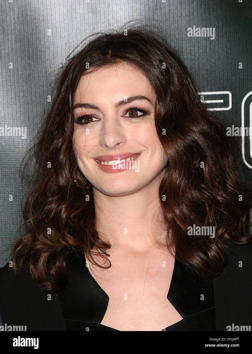 Los Angeles, Ca, USA. 4. April 2017. Anne Hathaway, bei Premiere von Neon und im Teatro Vista In Kalifornien auf der 4. April 2017 "Kolossalen". Bildnachweis: Fs/Medien Punch/Alamy Live-Nachrichten Stockfoto