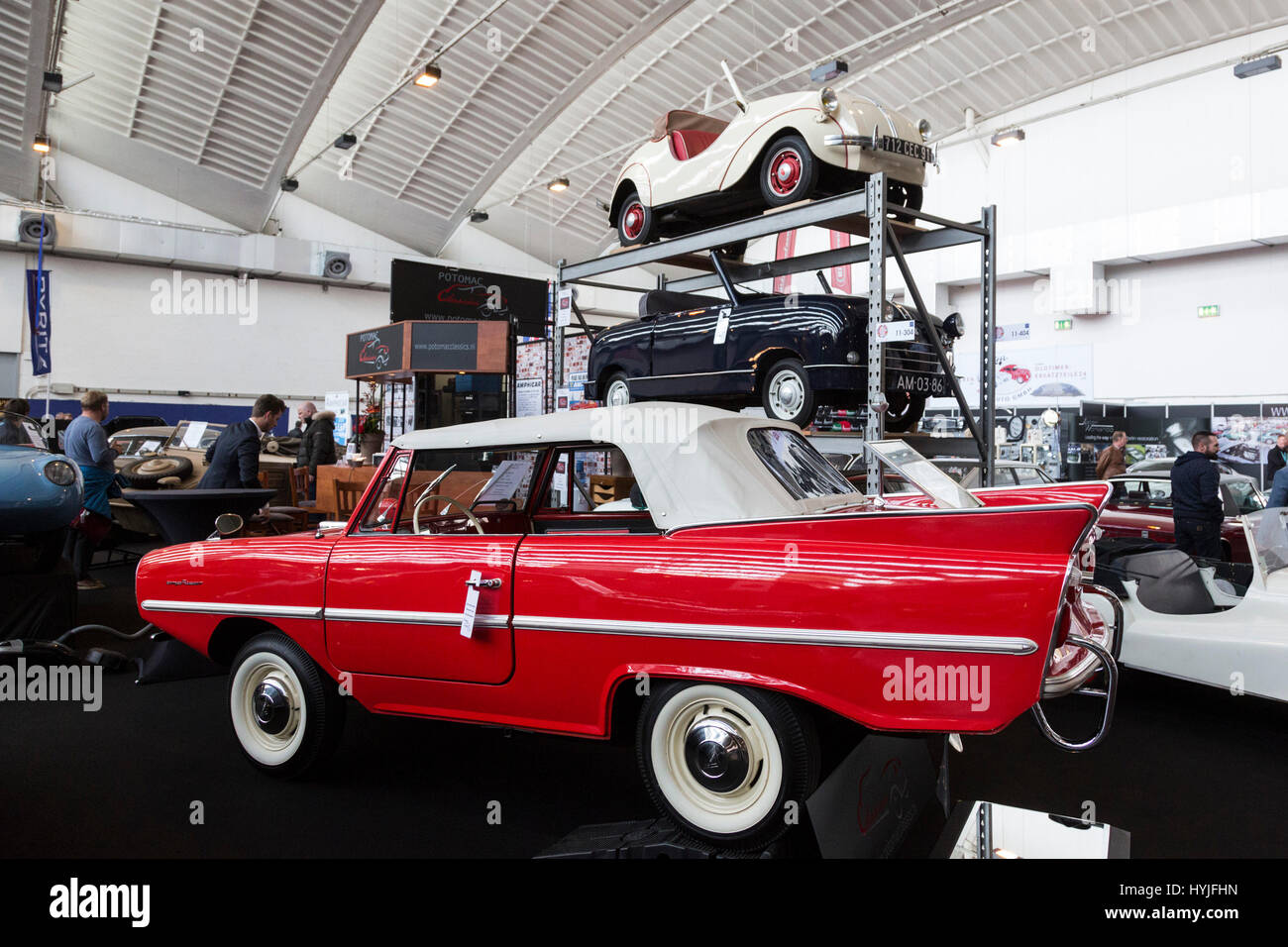 Essen, Deutschland. 5. April 2017. Drücken Sie die Vorschau der 29. motor Show der Techno-Classica in Essen, Messe für Oldtimer, Classic und Prestige Autos und Motorsport. Die motor Show läuft vom 5. bis 9. April 2017. Bildnachweis: OnTheRoad/Alamy Live-Nachrichten Stockfoto