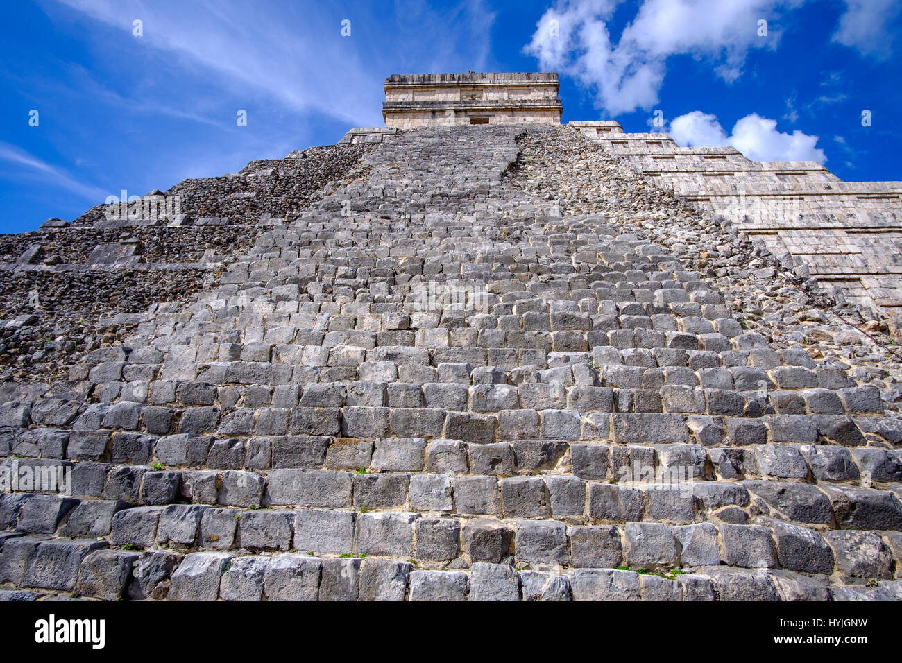 Detailansicht der Maya Pyramide El Castillo in Ruinen von Chichen Itza, Mexiko Stockfoto