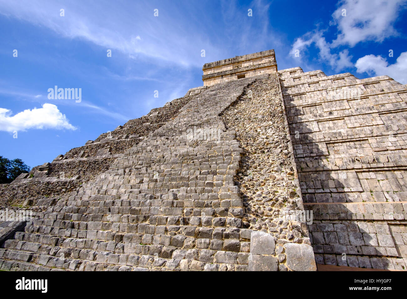 Detailansicht der Maya Pyramide El Castillo in Ruinen von Chichen Itza, Mexiko Stockfoto