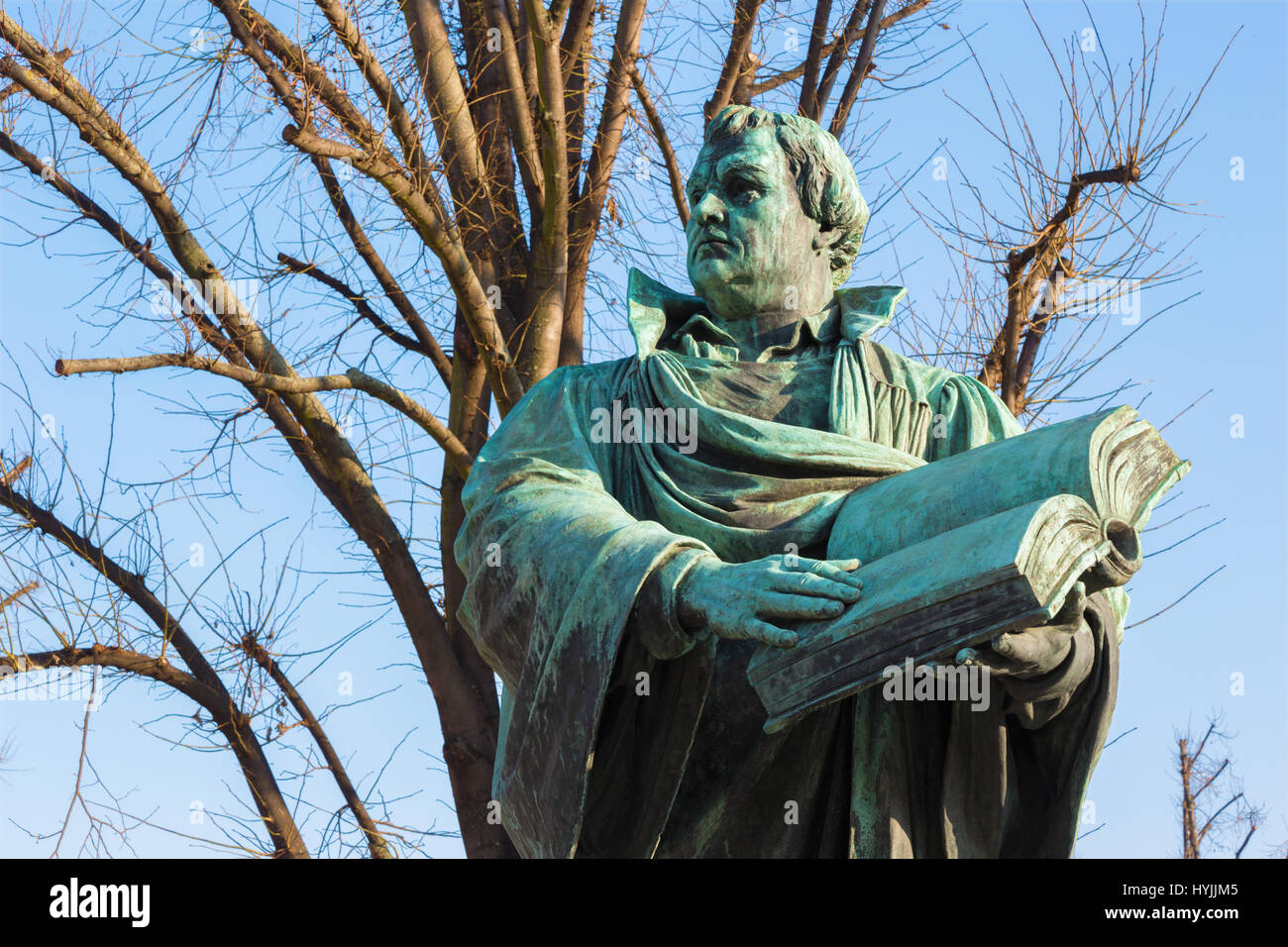 Berlin - die Staue der Reformator Martin Luther vor Marienkirche Kirche von Paul Martin Otto und Robert Toberenth (1895). Stockfoto